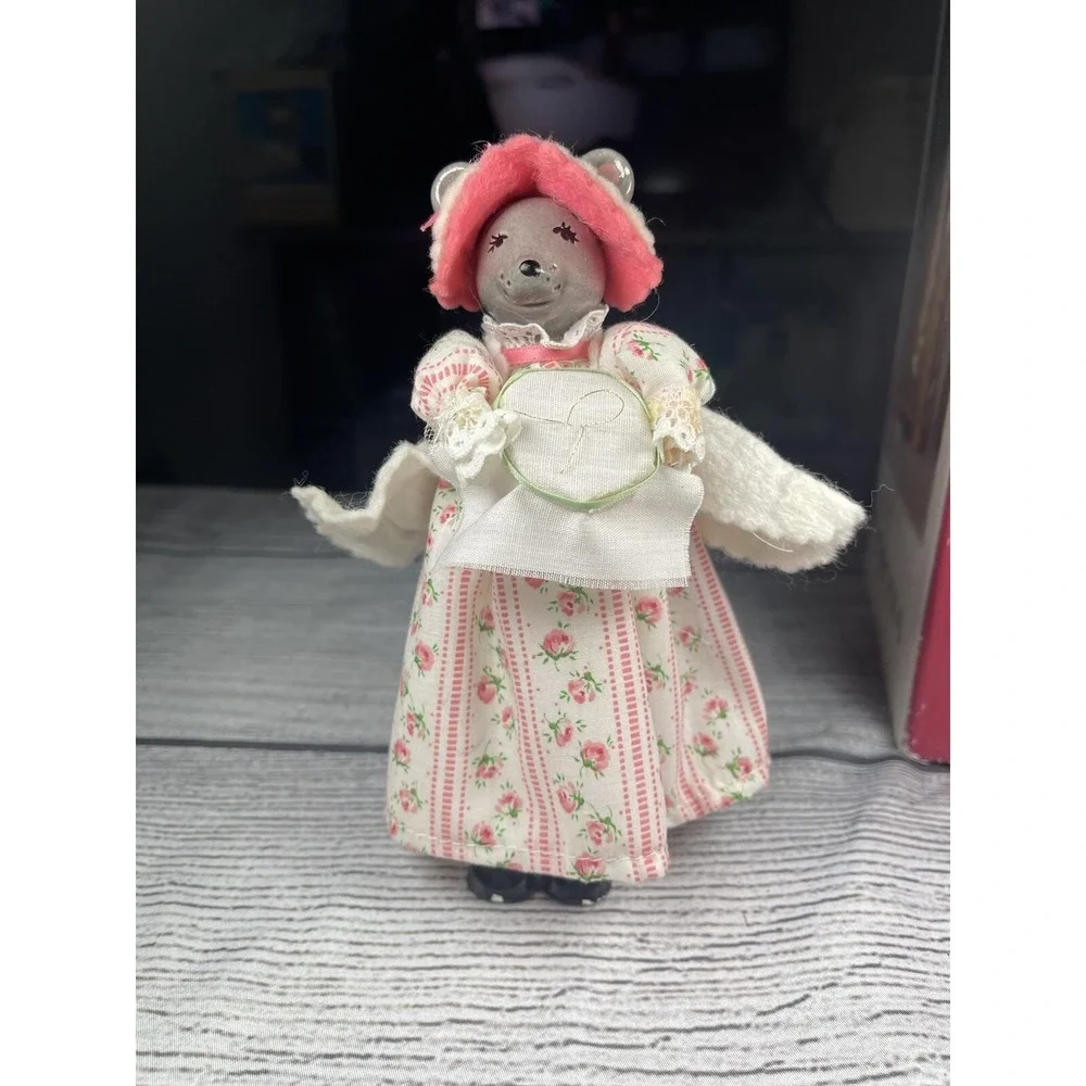 Ducks and Friends Mama Precious Mouse Pink dress Gray porcelain head
